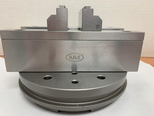 Self Centering Vise On 3Refix MacroMagnum Pallet,4.725 Inch workpiece